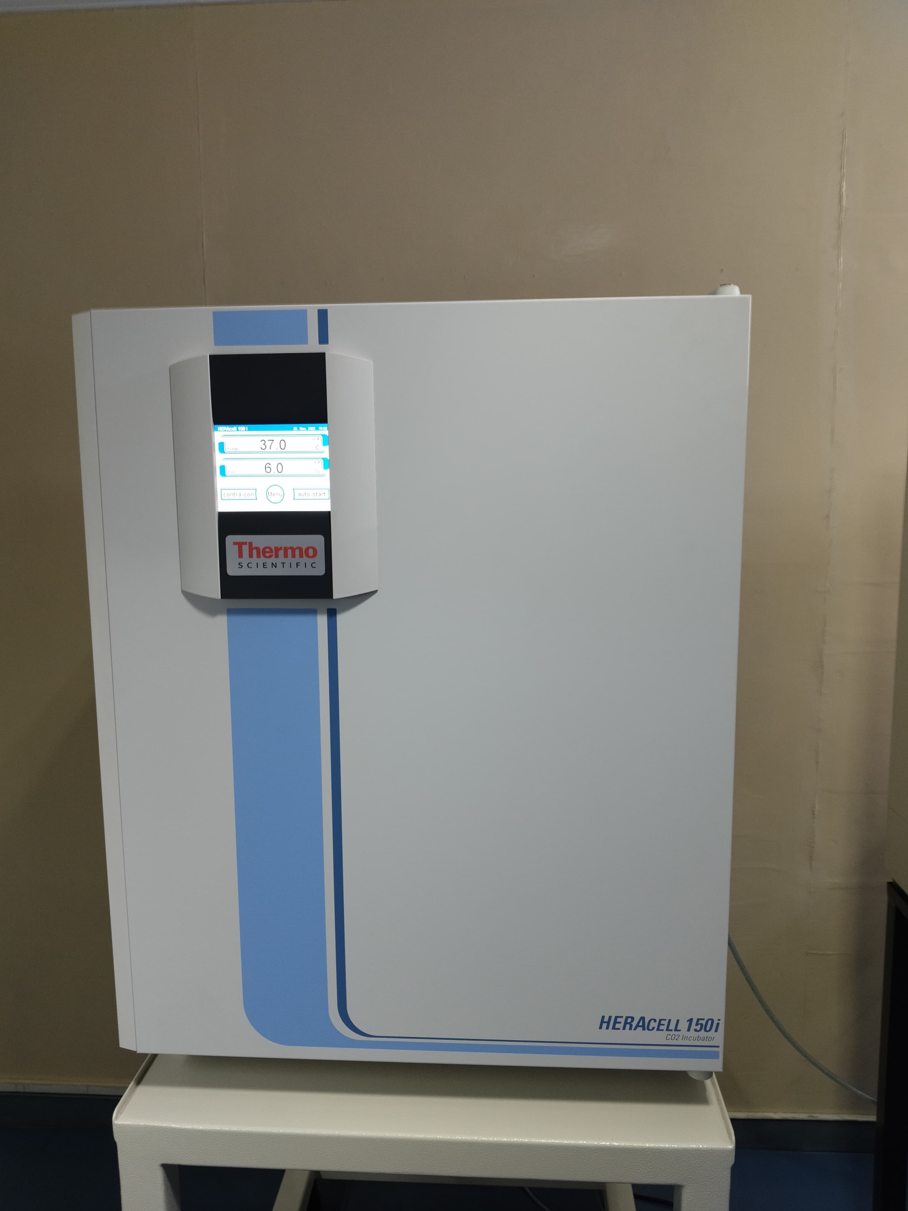 Doctor using Micromanipulator for ICSI