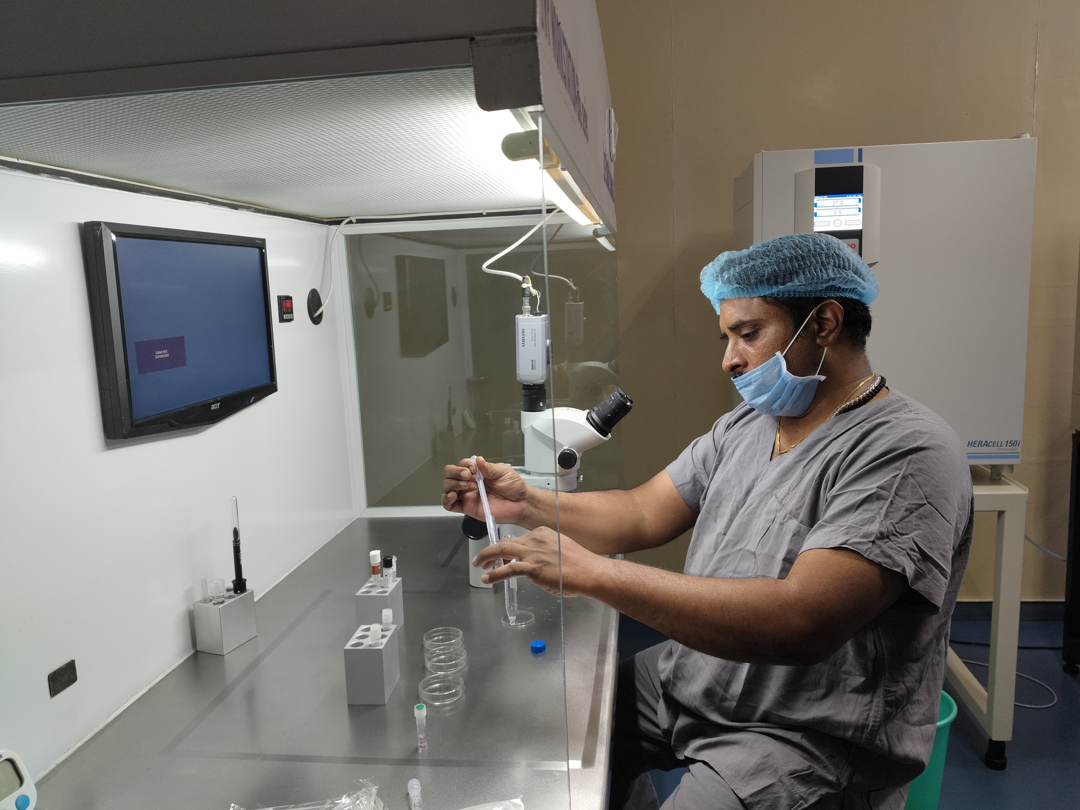 Embryo sample in dish